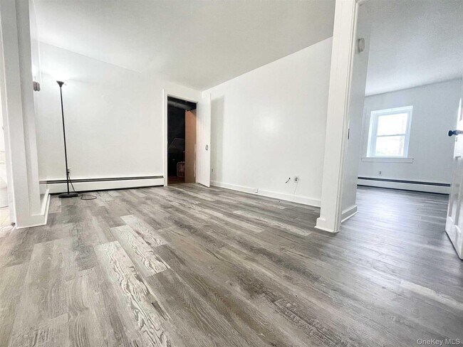 Building Photo - 1612 Main St