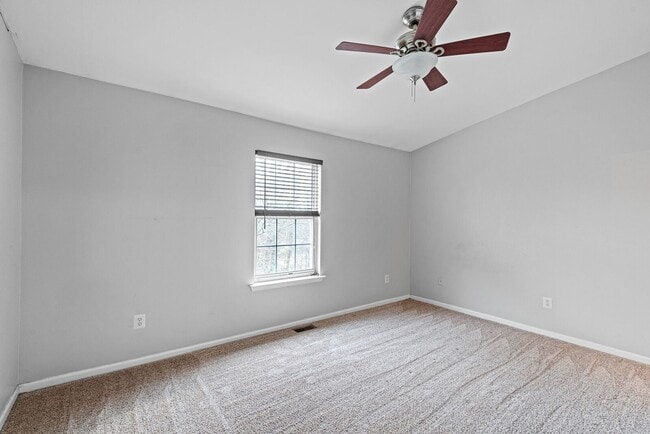 Building Photo - 133 Creekside Ct