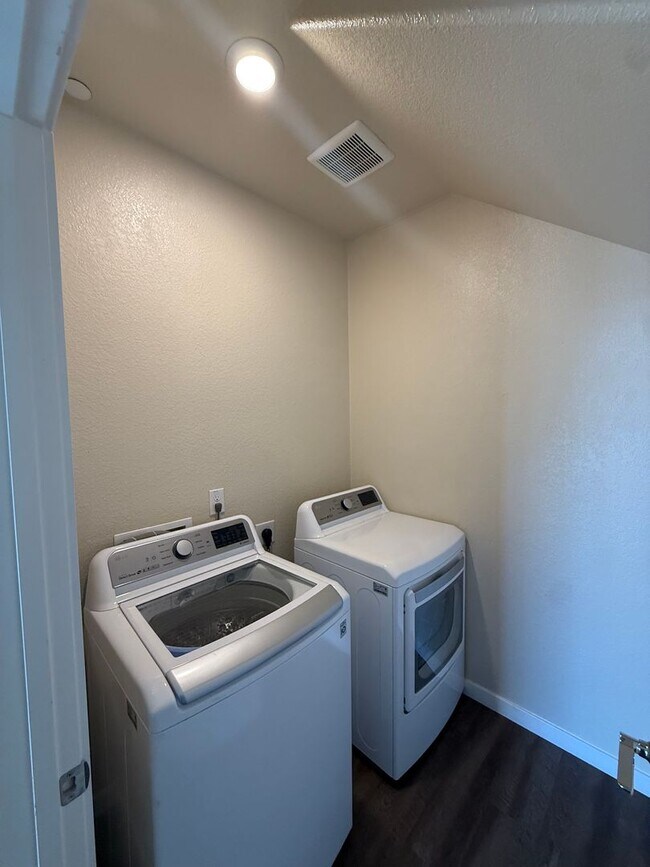 Building Photo - 2 bed | 2.5 bath | 1238 SF | 1 Car Garage | Two Story | Tenant pays $175 monthly for WS&G