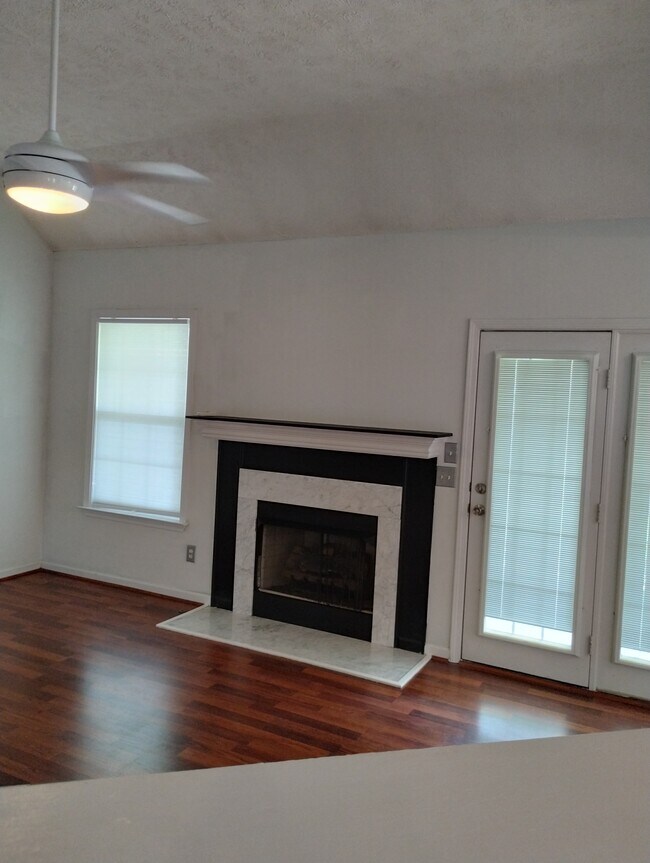 Building Photo - 688 Almondwood Pl