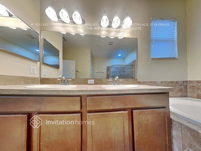 Building Photo - 3247 Berwick Ln