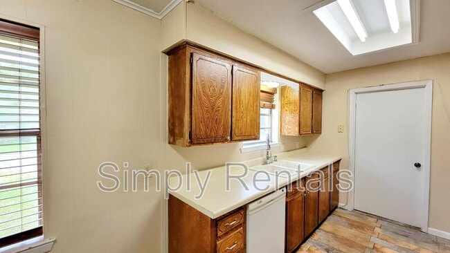 Building Photo - 2614 Tanglewood Dr