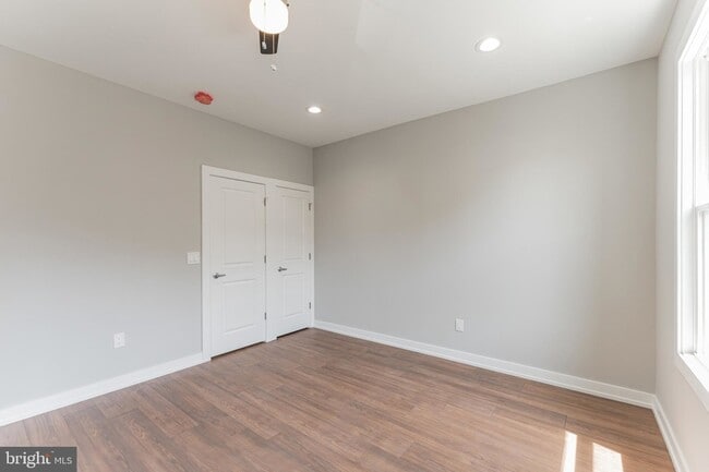 Building Photo - 168 Green Ln