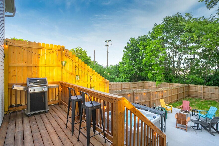 Building Photo - 559 Veritas St