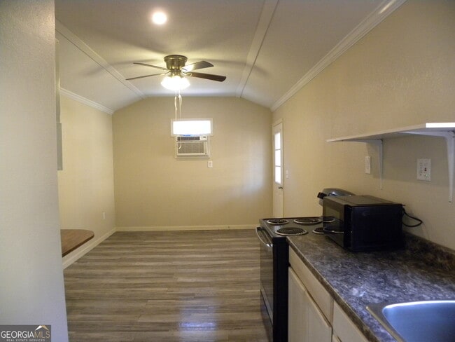 Building Photo - 105 WZ