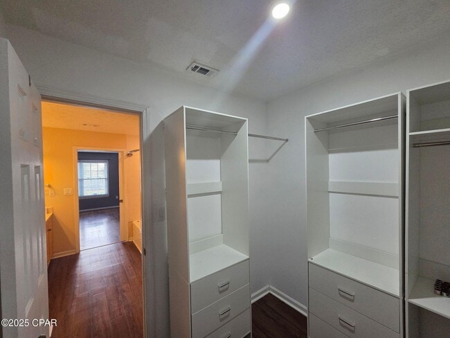 Building Photo - 5209 Hickory St