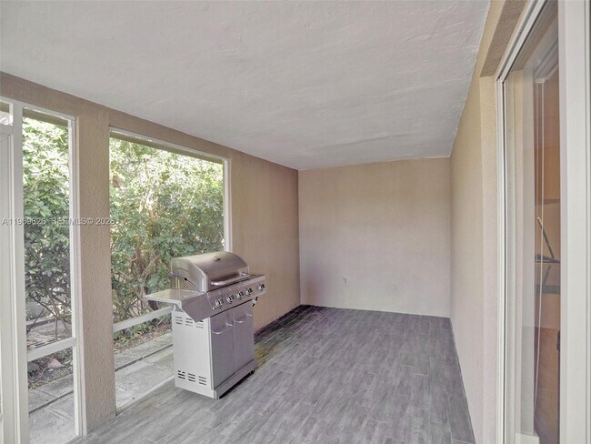 Building Photo - 491 SE 23rd Ave