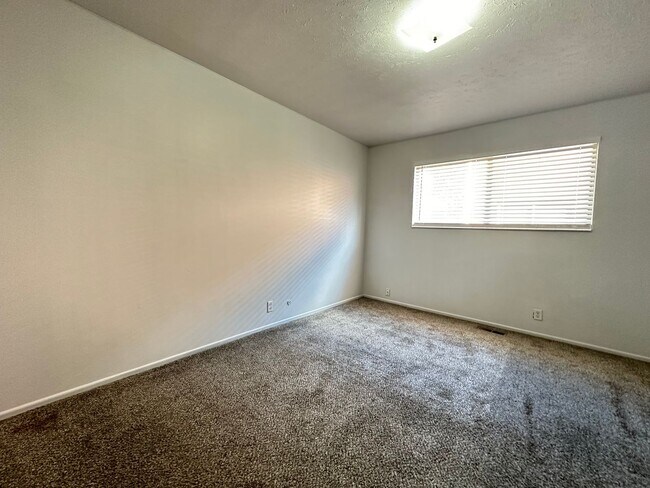 Building Photo - 4 Plex- Foxbridge Dr