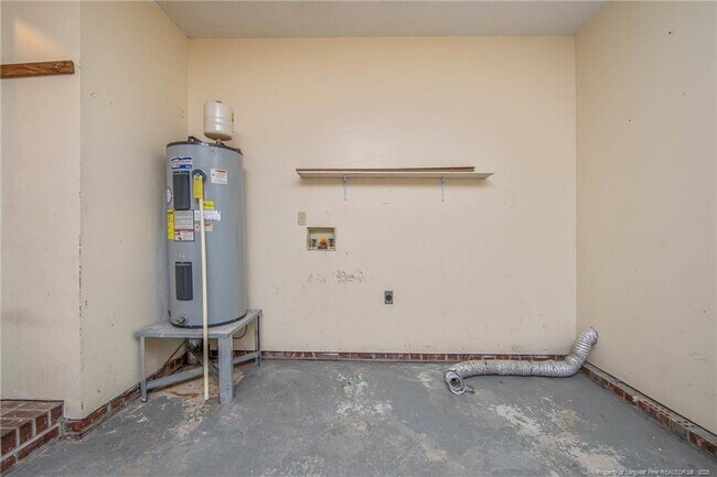 Building Photo - 6577 Green Meadow Ct