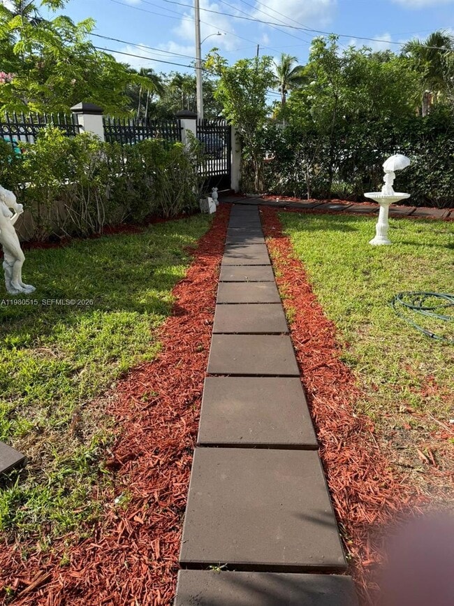 Building Photo - 4700 SW 2nd Terrace