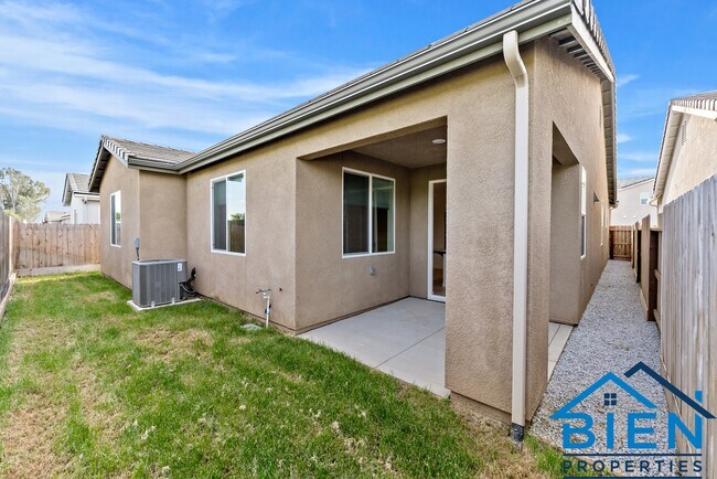 Building Photo - 1227 Las Rosas Ave