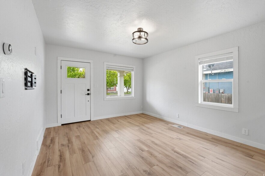 Building Photo - 215 E 300 S