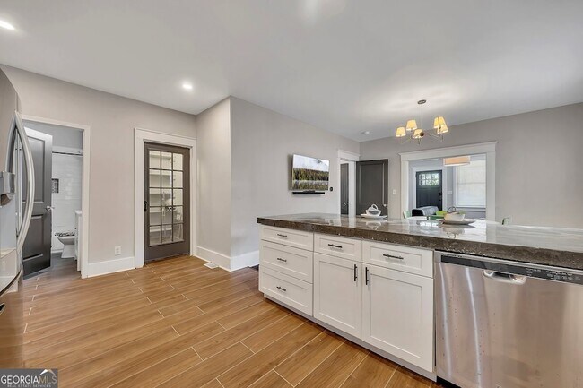 Building Photo - 1157 Indale Pl SW