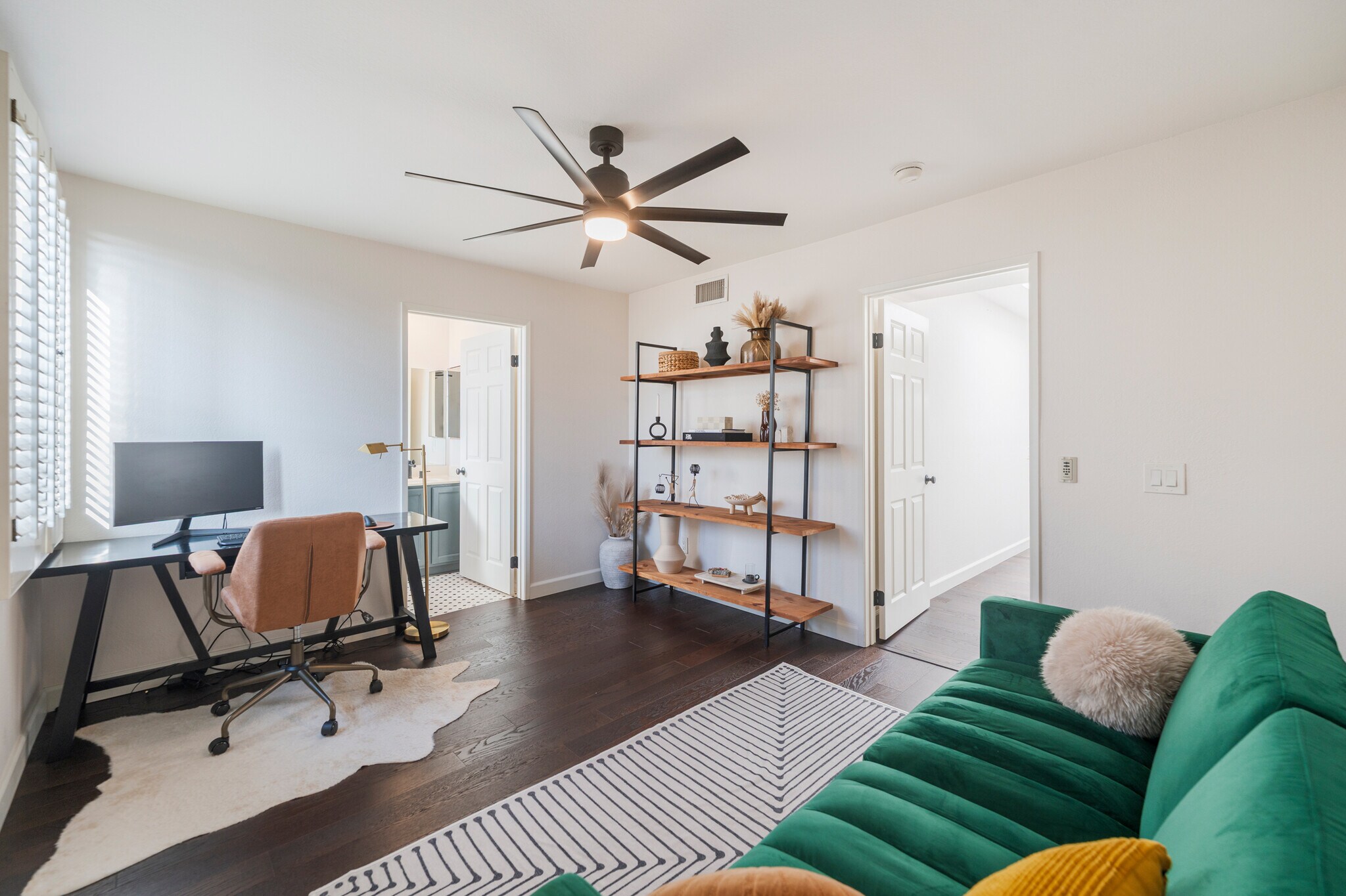 Building Photo - 5455 Sylmar Ave