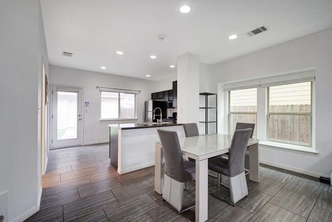 Building Photo - 4604 Esper Ln