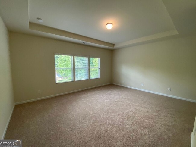 Building Photo - 5595 Mirror Lake Dr