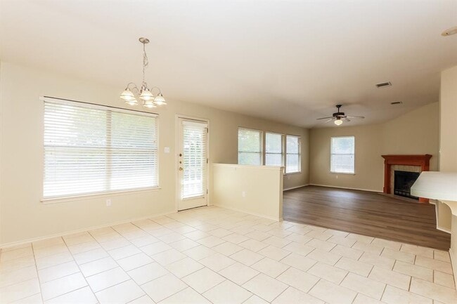 Building Photo - 1107 Rolling Ridge Dr