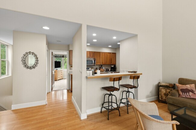 Building Photo - 562 Evans Ct