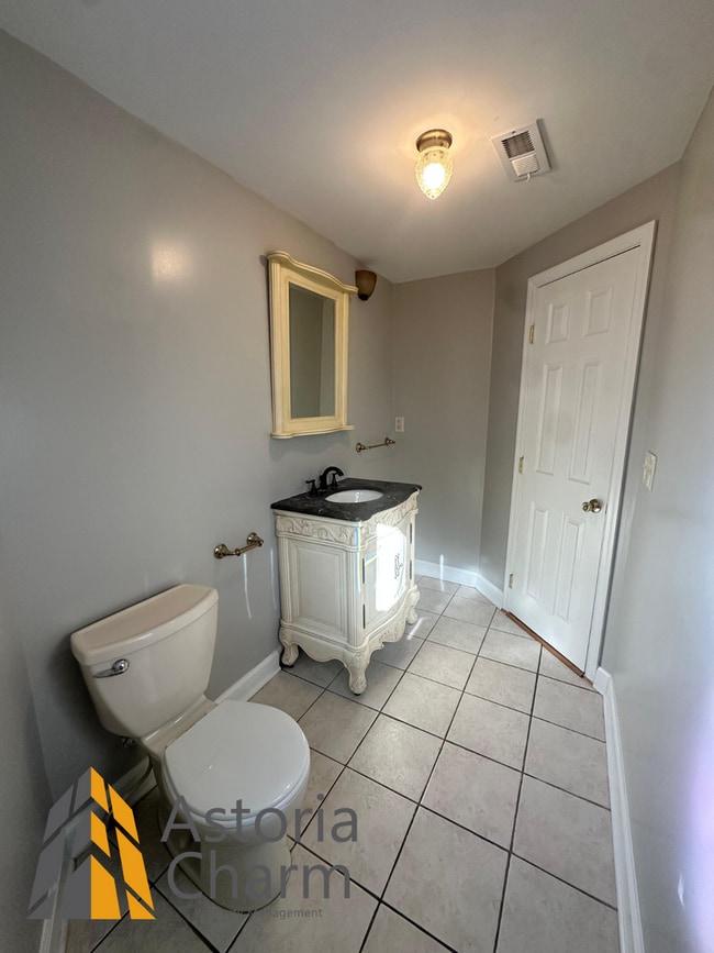 Building Photo - 3 Bedroom Home with Den, Patio/Deck Space,...