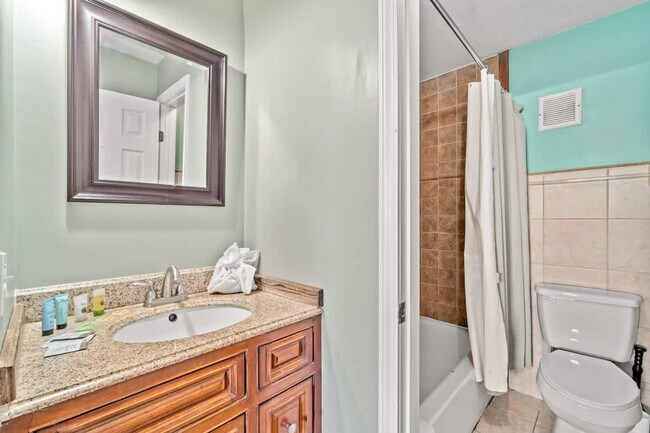 Building Photo - 8743 Thomas Dr