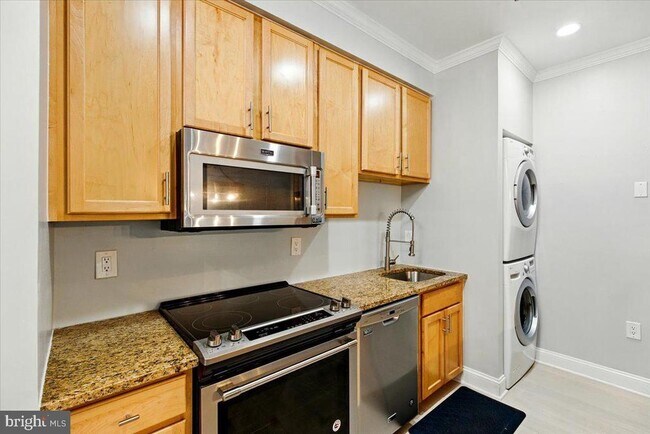 Building Photo - 1211 S Eads St