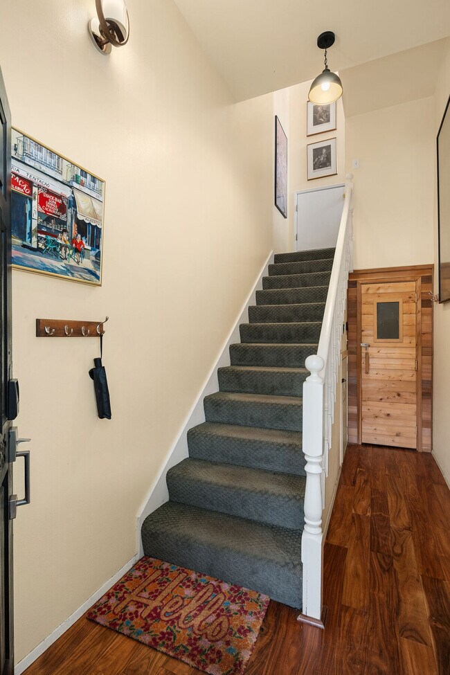 Building Photo - 405 W Galer St