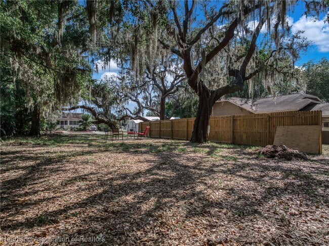 Building Photo - 412 Rose Ave