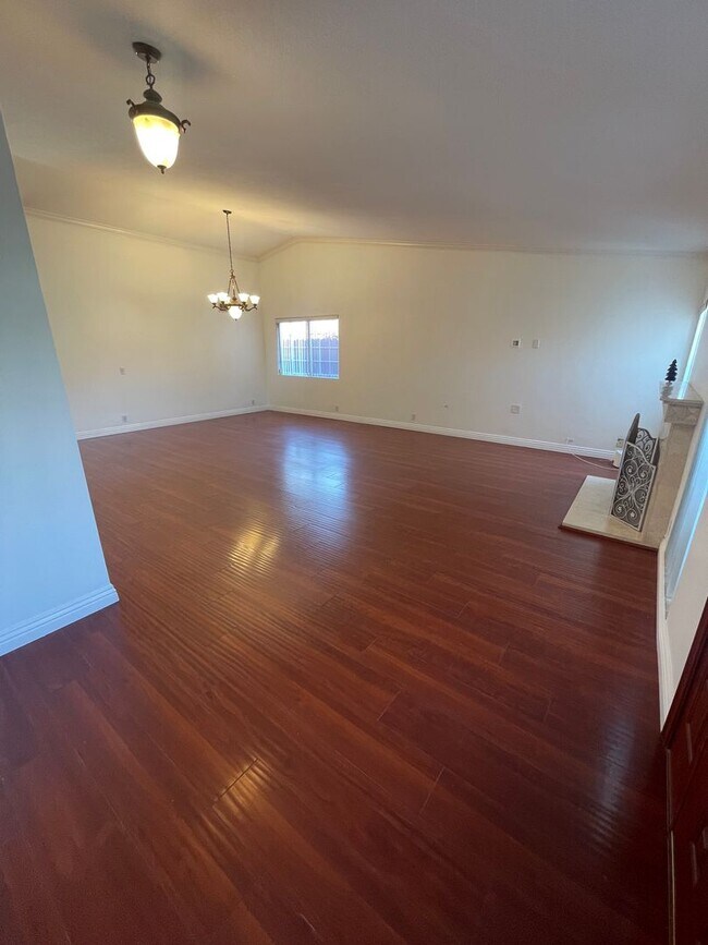 Building Photo - Beautiful 3 Bedroom, 2 Bathroom House w/ a Pool For Rent in Mission Viejo!