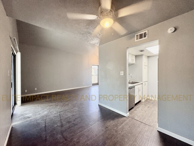 Building Photo - 1620 N Wilmot Rd
