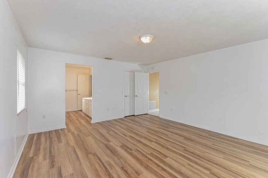 Building Photo - 1819 E Glancy Dr