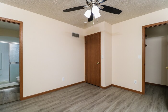 Building Photo - 3303 Kingsley Dr