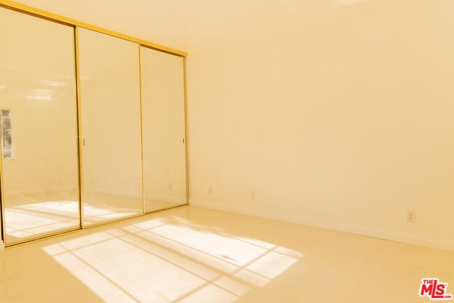 Building Photo - 5604 Valley Circle Blvd