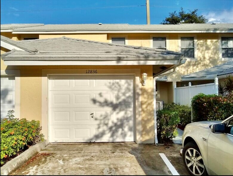 Building Photo - 12836 Woodmill Dr