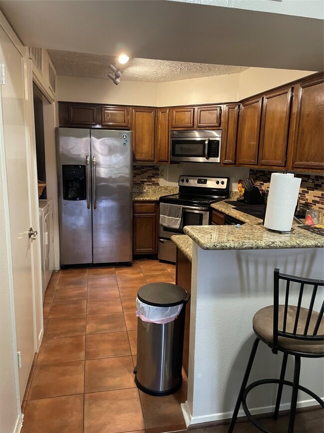 Building Photo - 10555 Turtlewood Ct