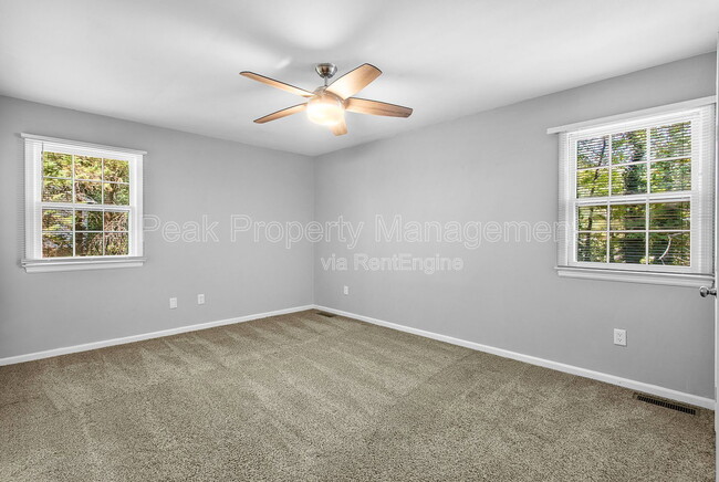 Building Photo - 2353 Shoreham Dr