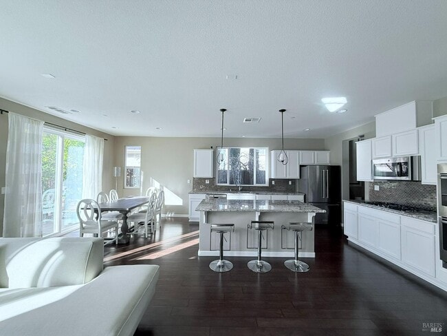 Building Photo - 873 Saratoga Dr