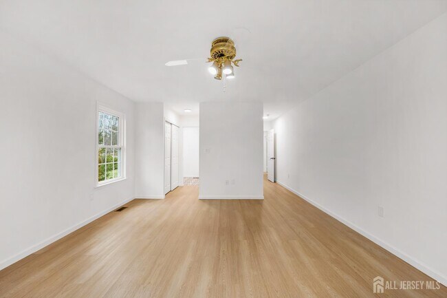 Building Photo - 29A Hillsborough Dr