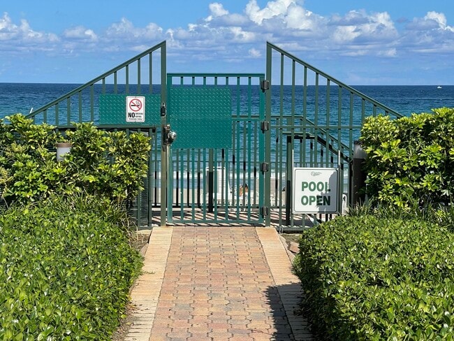 Building Photo - 1237 Hillsboro Mile