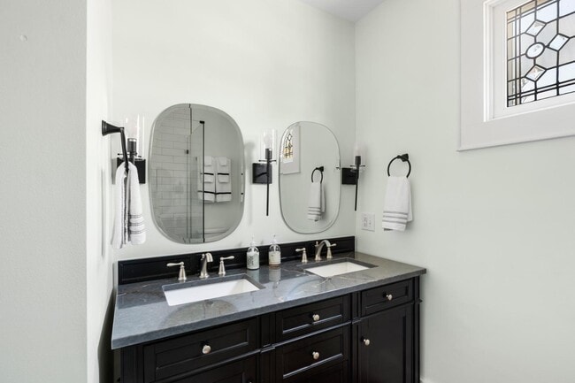 Building Photo - 56 Gadsden St