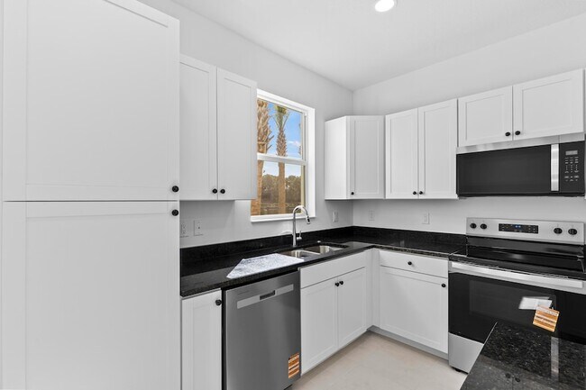 Building Photo - 4404 Longwood Lk Sq