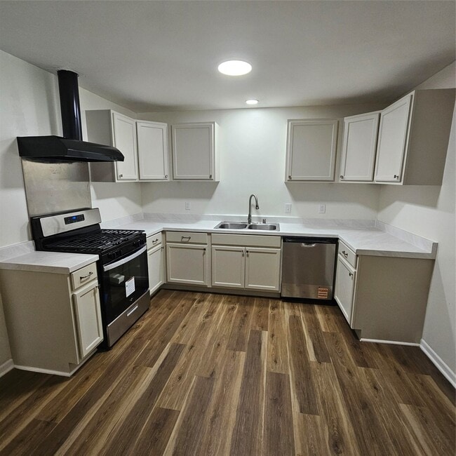 Building Photo - 520 Faulkner Ln