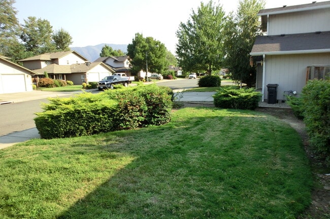 Primary Photo - 2 BED 2 BATH TOWNHOME