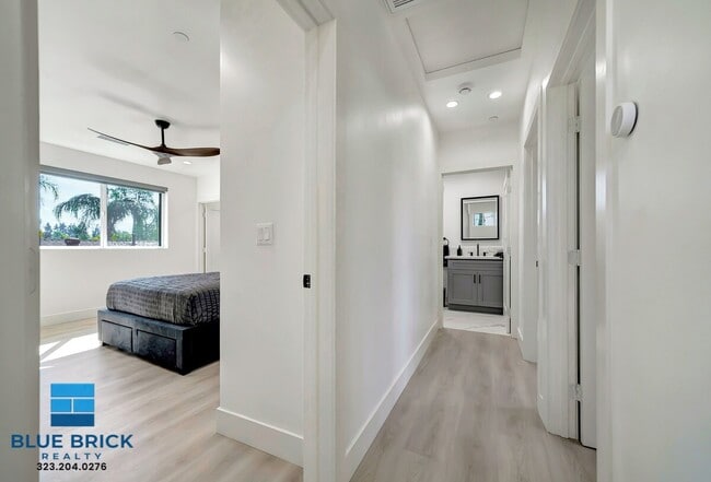 Building Photo - 5841 Vanalden Ave