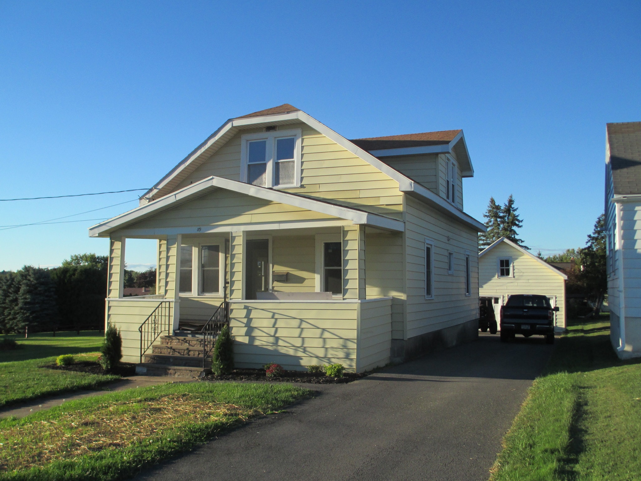 Exterior - 89 Burrstone Rd