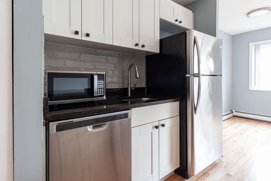 Building Photo - 655 W Grace St