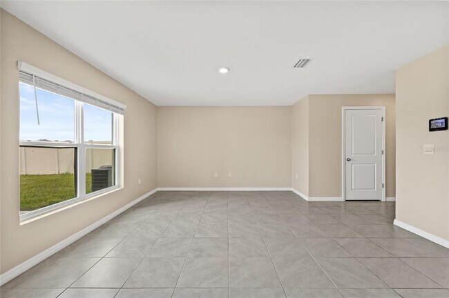 Building Photo - 16847 Delia St