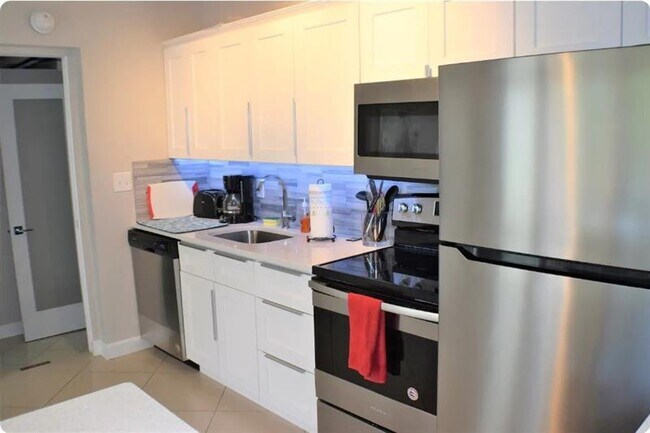 Building Photo - 4411 E Tradewinds Ave