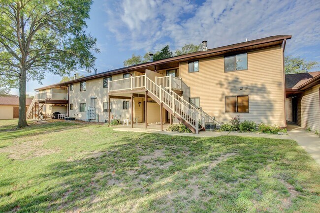 Building Photo - 1804 Oliver Dr