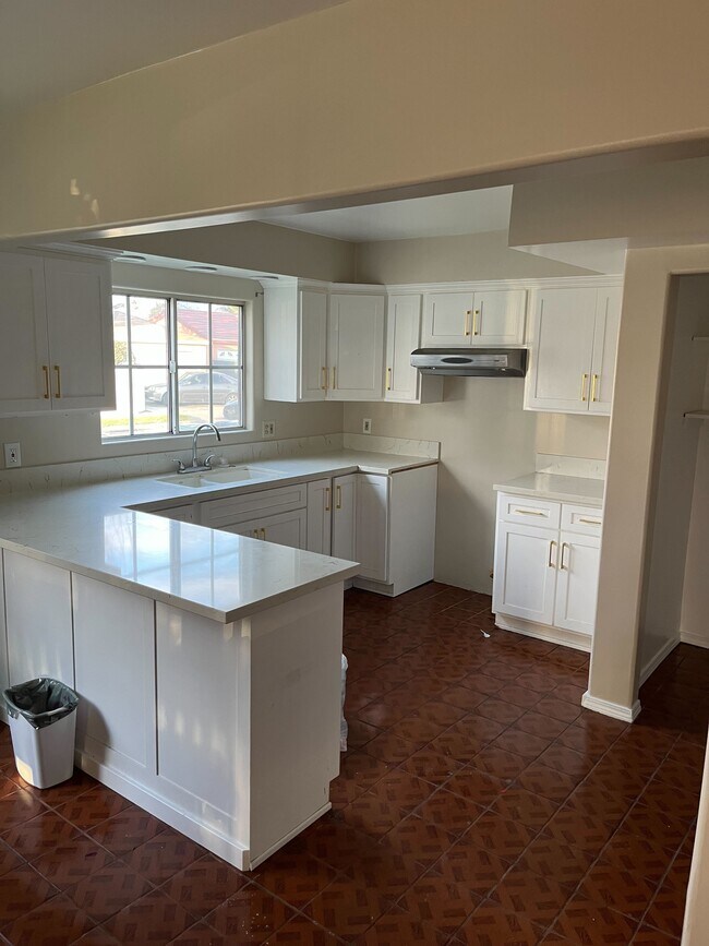 Building Photo - 10408 McNerney Ave