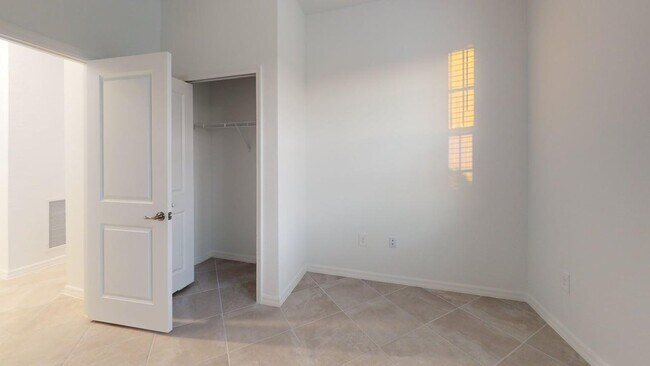 Building Photo - 1548 Sandlewood Cir